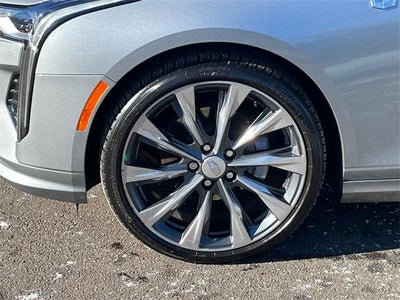 2024 Cadillac CT4 4dr Sdn Luxury