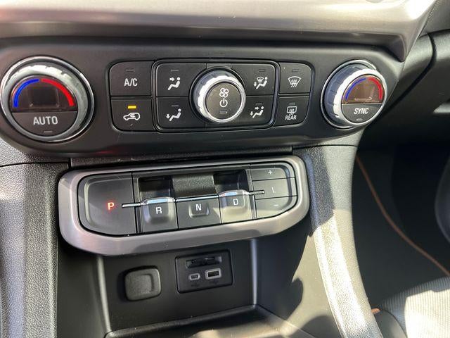 2023 GMC Acadia AWD AT4