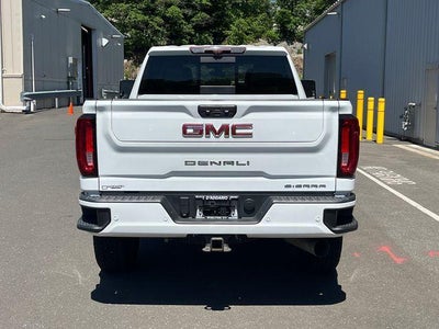 2022 GMC Sierra 3500HD Crew Cab Standard Box 4-Wheel Drive Denali