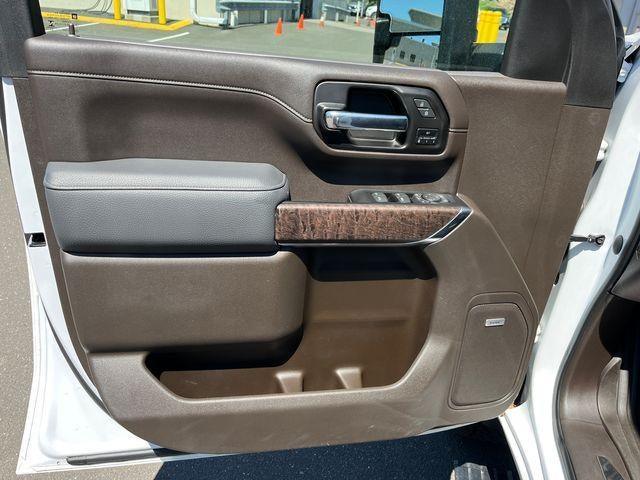 2022 GMC Sierra 3500HD Crew Cab Standard Box 4-Wheel Drive Denali