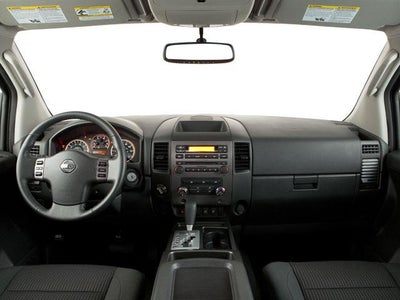 2010 Nissan Titan 4WD Crew Cab Short Bed XE