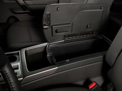 2010 Nissan Titan 4WD Crew Cab Short Bed XE
