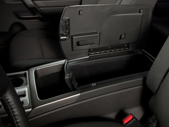 2010 Nissan Titan 4WD Crew Cab Short Bed XE