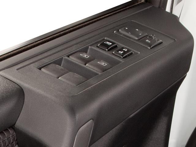2010 Nissan Titan 4WD Crew Cab Short Bed XE