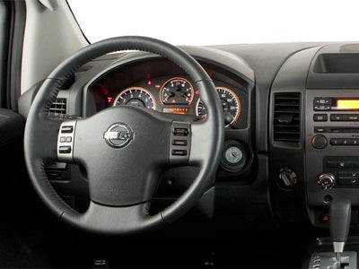 2010 Nissan Titan 4WD Crew Cab Short Bed XE