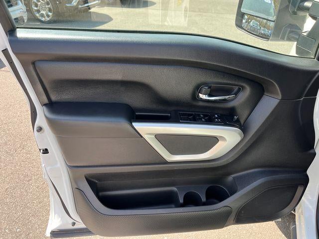 2021 Nissan Titan 4x4 Crew Cab SV