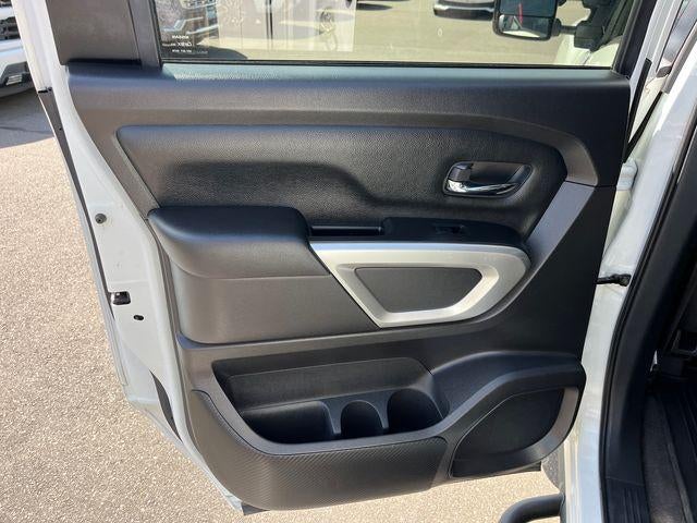 2021 Nissan Titan 4x4 Crew Cab SV