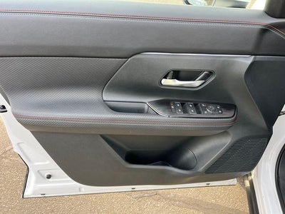 2025 Nissan Kicks SR FWD