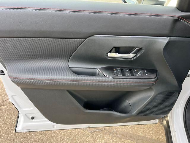 2025 Nissan Kicks SR FWD