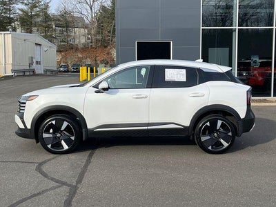 2025 Nissan Kicks SR FWD