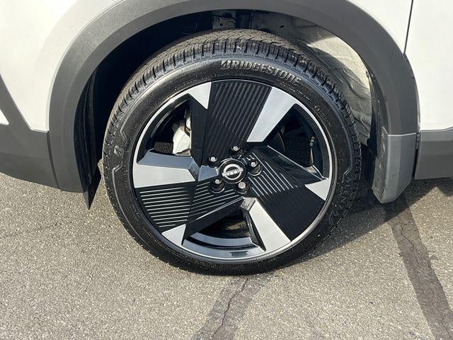 2025 Nissan Kicks SR FWD