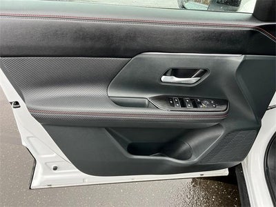 2025 Nissan Kicks SR FWD