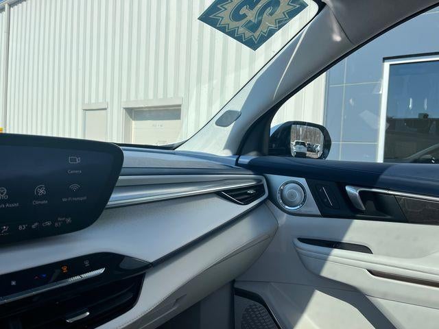 2025 Buick Enclave 4dr Avenir