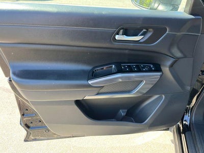 2023 Nissan Pathfinder SL 4WD
