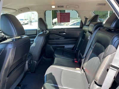 2023 Nissan Pathfinder SL 4WD