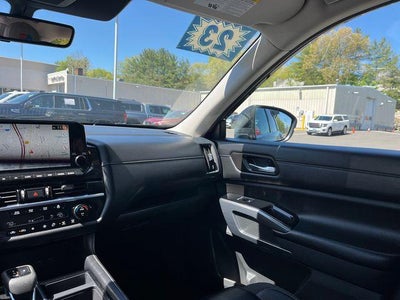 2023 Nissan Pathfinder SL 4WD