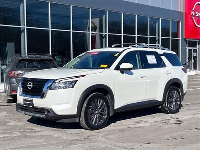 2023 Nissan Pathfinder SL 4WD