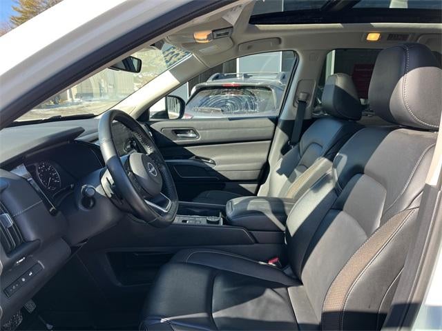 2023 Nissan Pathfinder SL 4WD