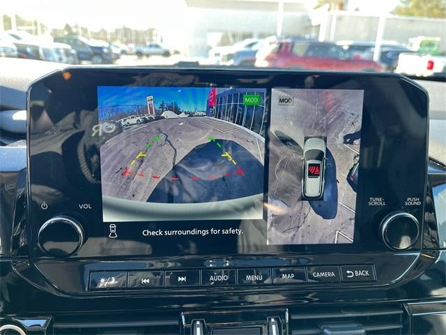 2023 Nissan Pathfinder SL 4WD