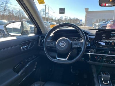 2023 Nissan Pathfinder SL 4WD