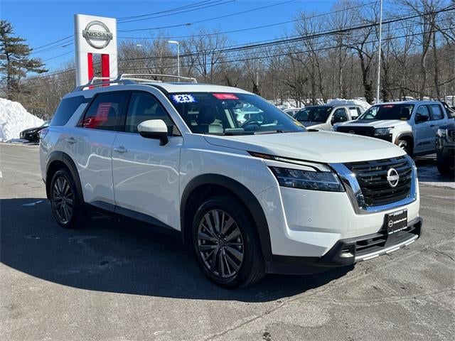 2023 Nissan Pathfinder SL 4WD