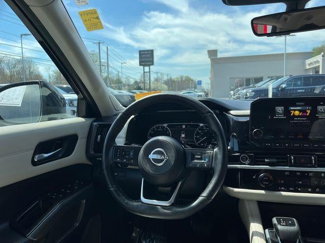 2023 Nissan Pathfinder SL 4WD