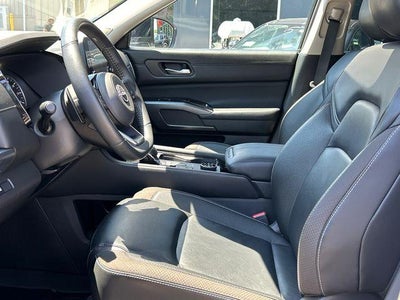 2023 Nissan Pathfinder SL 4WD