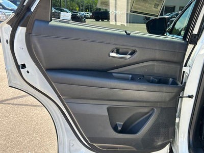2023 Nissan Pathfinder SL 4WD
