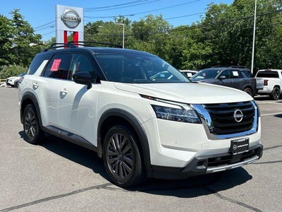 2023 Nissan Pathfinder SL 4WD
