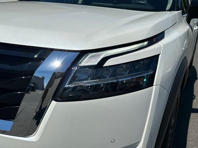 2023 Nissan Pathfinder SL 4WD