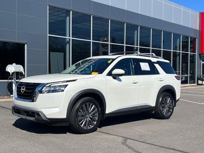 2023 Nissan Pathfinder SL 4WD