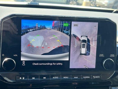 2023 Nissan Pathfinder SL 4WD